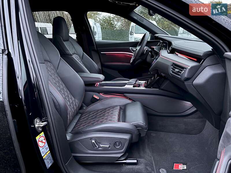Позашляховик / Кросовер Audi SQ8 e-tron 2024 в Ковелі