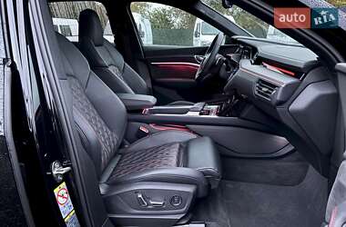 Внедорожник / Кроссовер Audi SQ8 e-tron 2024 в 