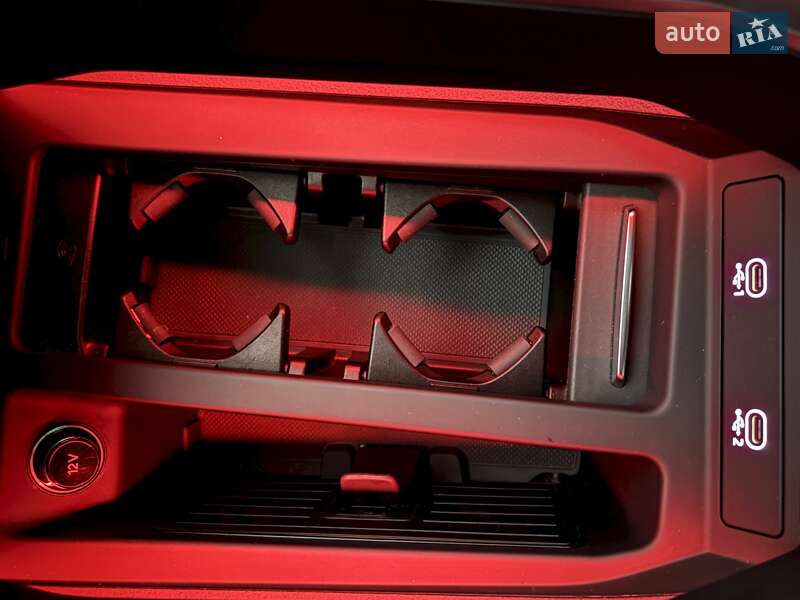 Позашляховик / Кросовер Audi SQ8 e-tron 2024 в Ковелі