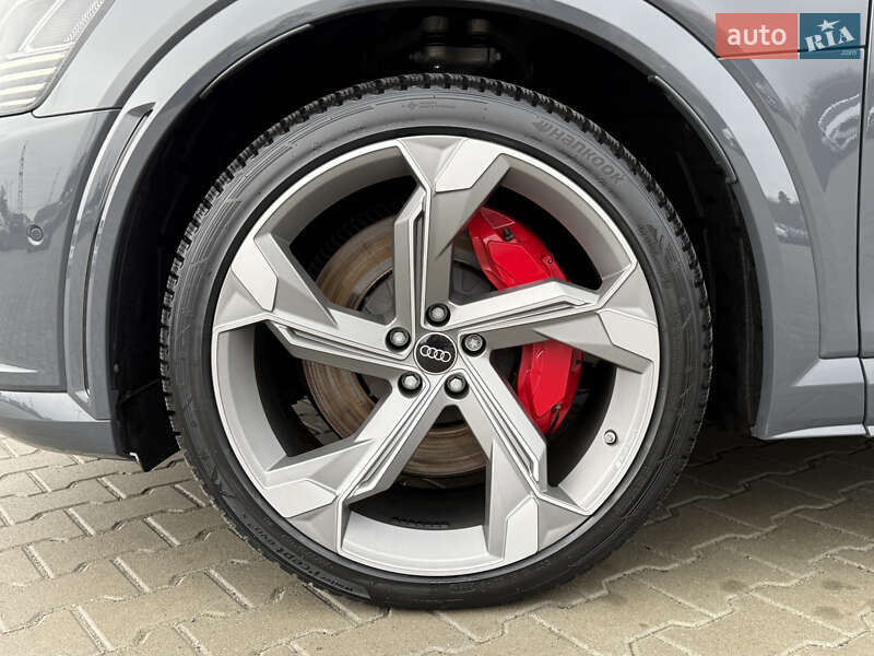 Внедорожник / Кроссовер Audi SQ8 e-tron 2023 в Мукачево