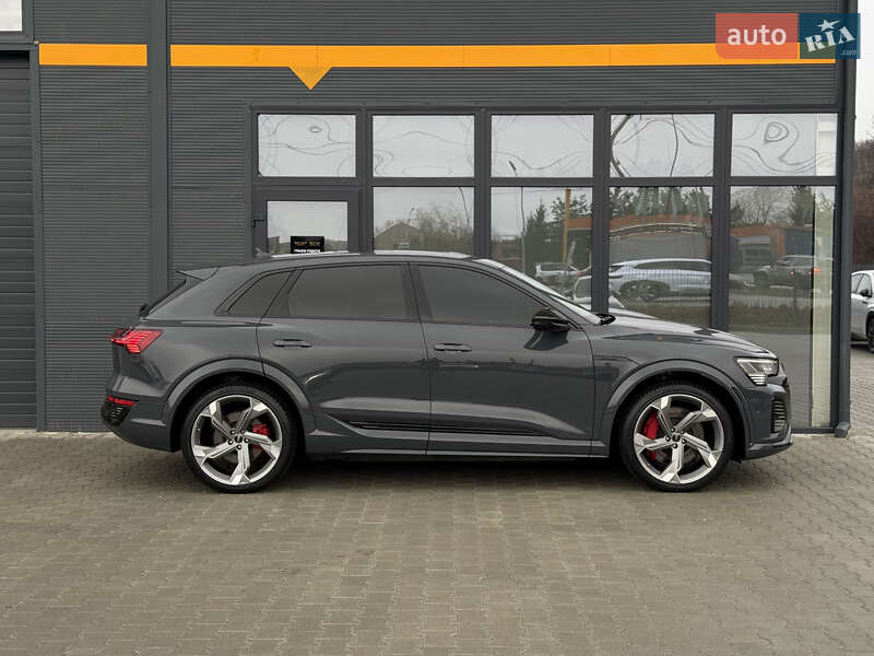 Внедорожник / Кроссовер Audi SQ8 e-tron 2023 в Мукачево