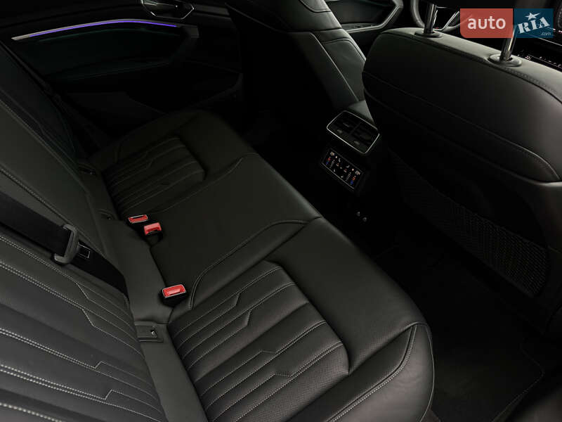 Внедорожник / Кроссовер Audi SQ8 e-tron 2023 в Мукачево