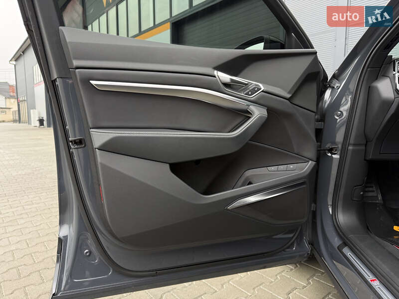 Внедорожник / Кроссовер Audi SQ8 e-tron 2023 в Мукачево