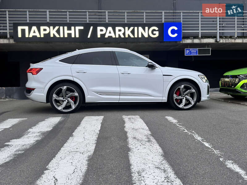 Внедорожник / Кроссовер Audi SQ8 e-tron 2023 в Киеве
