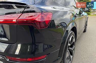 Внедорожник / Кроссовер Audi SQ8 Sportback e-tron 2023 в 