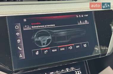 Внедорожник / Кроссовер Audi SQ8 Sportback e-tron 2023 в 