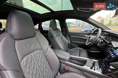 Внедорожник / Кроссовер Audi SQ8 Sportback e-tron 2023 в 