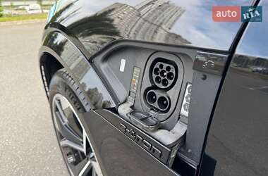 Внедорожник / Кроссовер Audi SQ8 Sportback e-tron 2023 в 