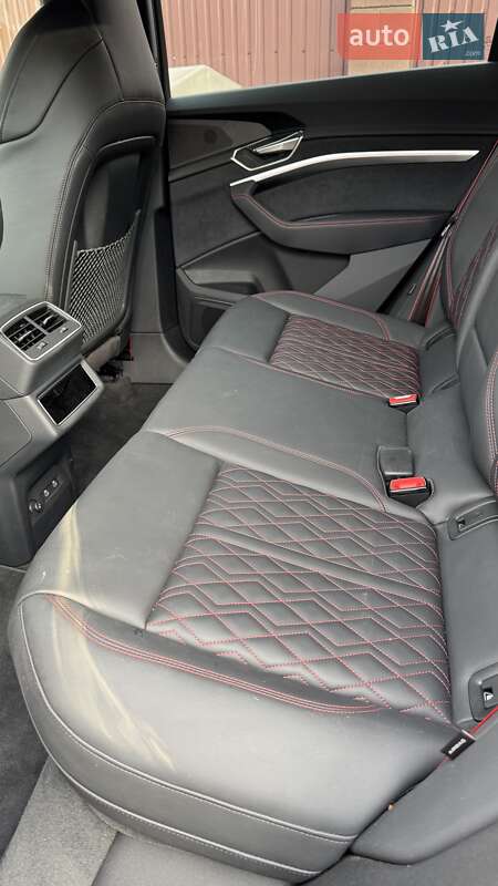 Внедорожник / Кроссовер Audi SQ8 Sportback e-tron 2024 в Киеве