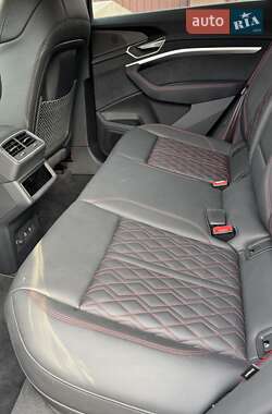 Внедорожник / Кроссовер Audi SQ8 Sportback e-tron 2024 в  фото 24 Внедорожник / Кроссовер Audi SQ8 Sportback e-tron 2024 в