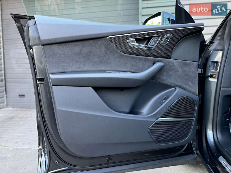 Внедорожник / Кроссовер Audi SQ8 2020 в Киеве