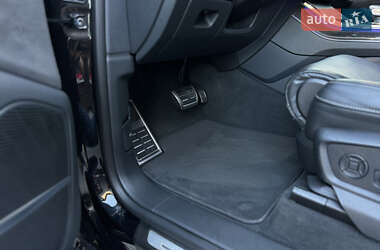 Позашляховик / Кросовер Audi SQ8 2020 в 