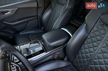 Позашляховик / Кросовер Audi SQ8 2020 в 