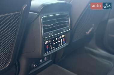 Внедорожник / Кроссовер Audi SQ8 2021 в 