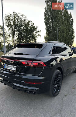 Внедорожник / Кроссовер Audi SQ8 2024 в 