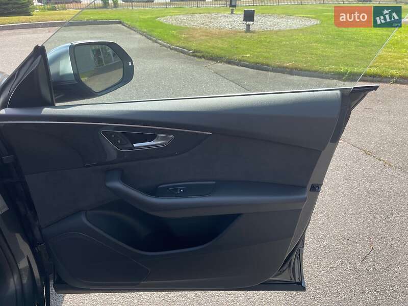 Внедорожник / Кроссовер Audi SQ8 2020 в Киеве