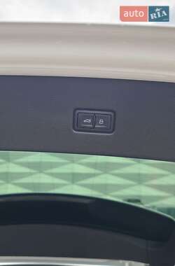 Внедорожник / Кроссовер Audi SQ8 2021 в 