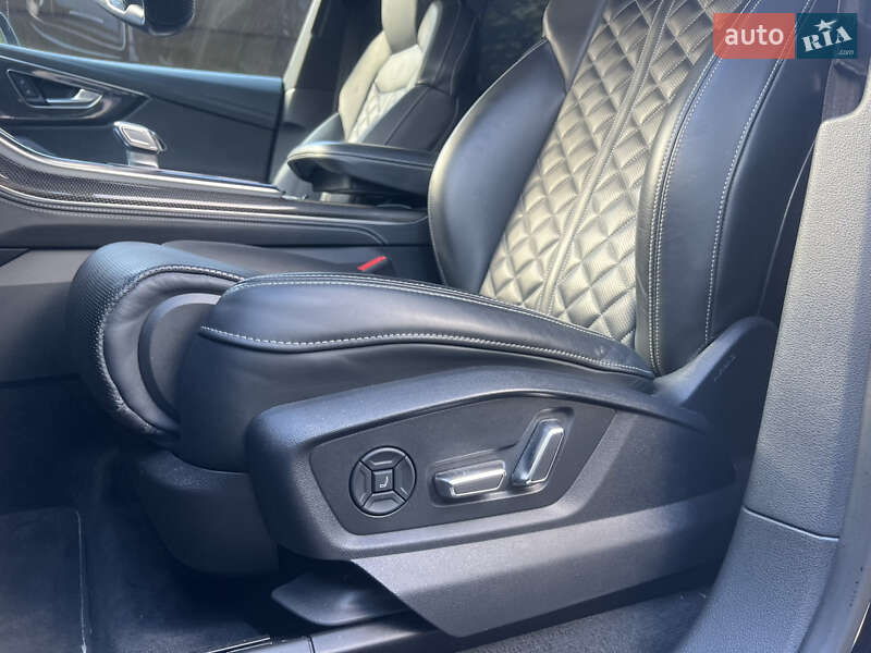 Внедорожник / Кроссовер Audi SQ8 2020 в Бердичеве