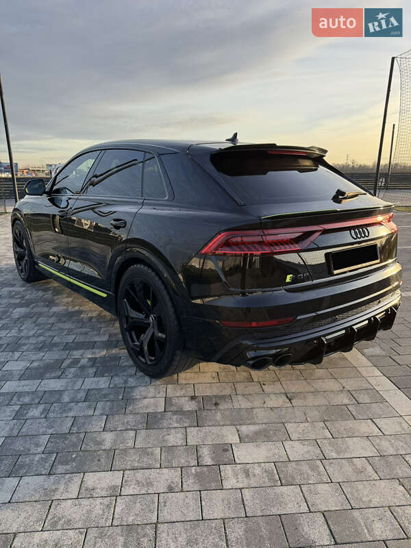 Audi SQ8, photos from the listing