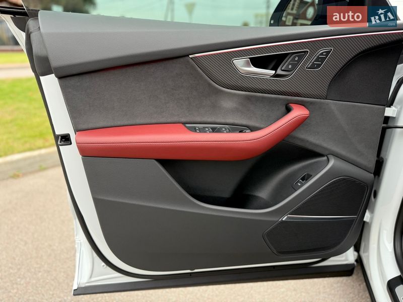 Внедорожник / Кроссовер Audi SQ8 2024 в Киеве