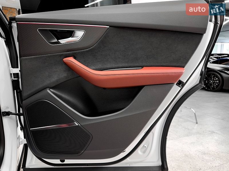 Внедорожник / Кроссовер Audi SQ8 2024 в Киеве