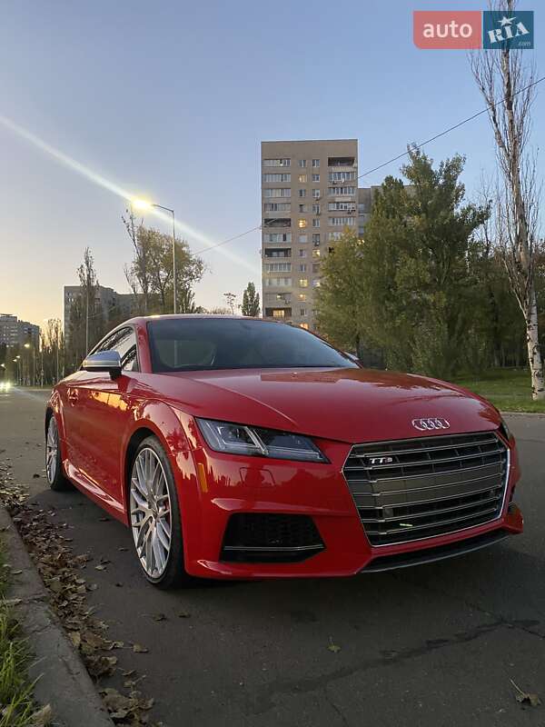 Купе Audi TT S 2017 в 