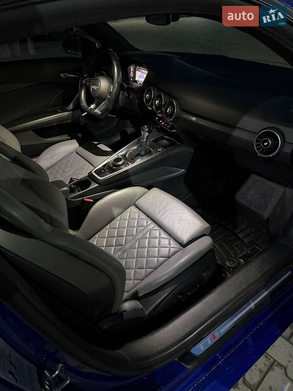 Купе Audi TT S 2016 в Кременце