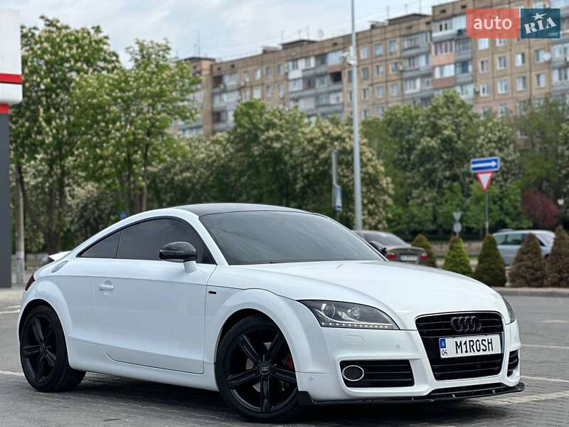 Купе Audi TT 2011 в 