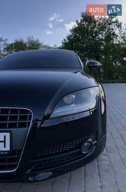 Купе Audi TT 2010 в 