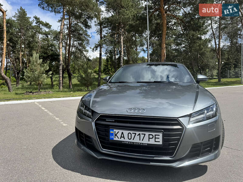 Купе Audi TT 2016 в 