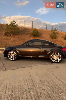 Купе Audi TT 2001 в 