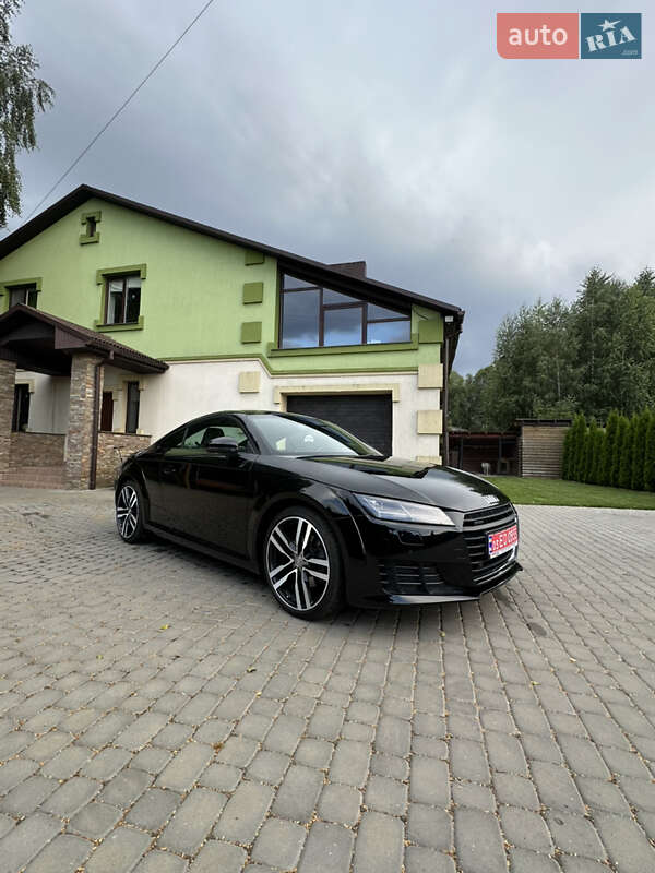Купе Audi TT 2015 в 