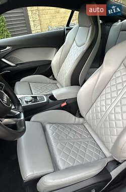 Купе Audi TT 2015 в 