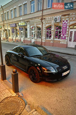 Купе Audi TT 2000 в Новгородці
