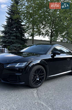 Купе Audi TT 2015 в 