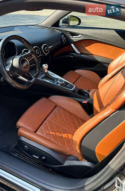 Купе Audi TT 2015 в 