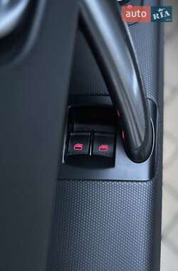 Купе Audi TT 2011 в 