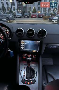 Купе Audi TT 2011 в 