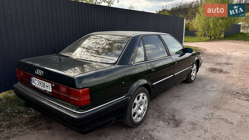 Седан Audi V8 1992 в Нововолынске