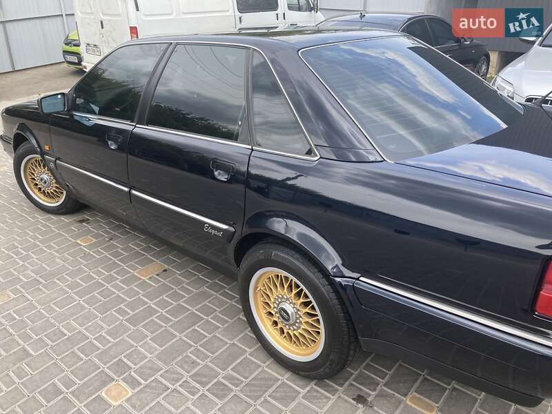 Седан Audi V8 1989 в Первомайске