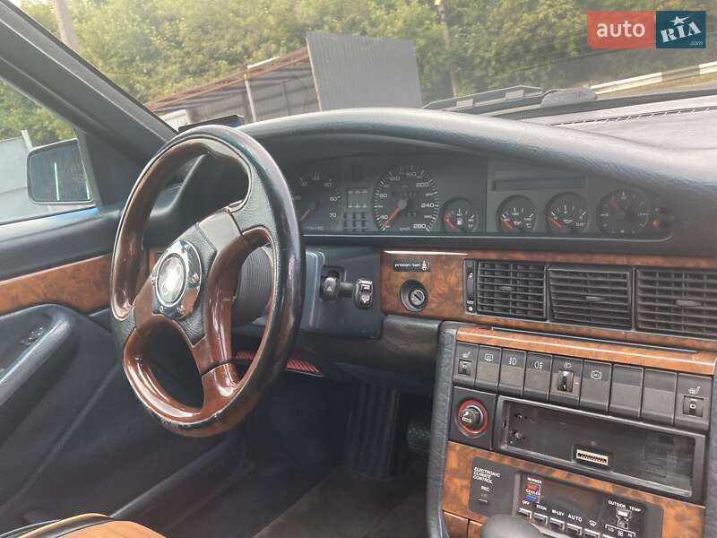Седан Audi V8 1989 в Первомайске