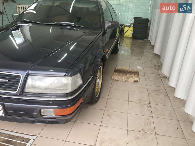 Седан Audi V8 1989 в Первомайске