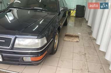 Седан Audi V8 1989 в 