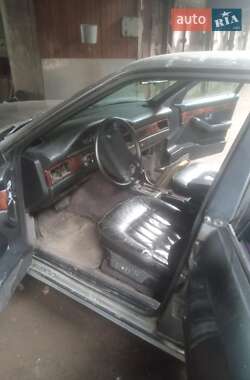 Седан Audi V8 1990 в 