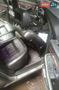 Седан Audi V8 1990 в 