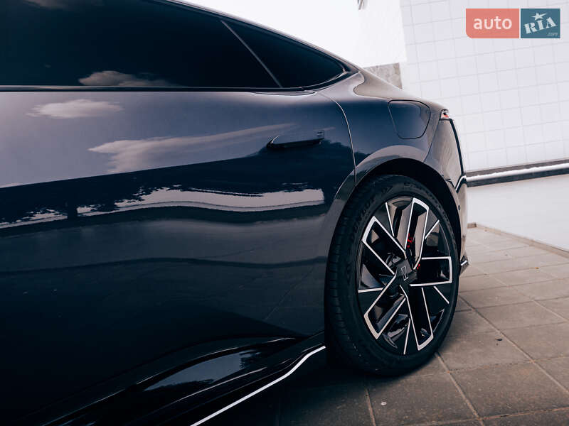 Лифтбек Avatr 12 2024 в Киеве