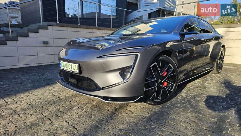 Седан Avatr 12 2024 в Киеве