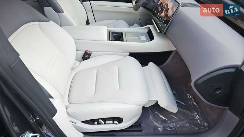 Седан Avatr 12 2024 в Киеве