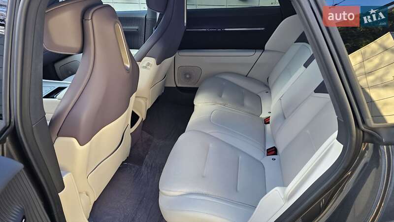 Седан Avatr 12 2024 в Киеве