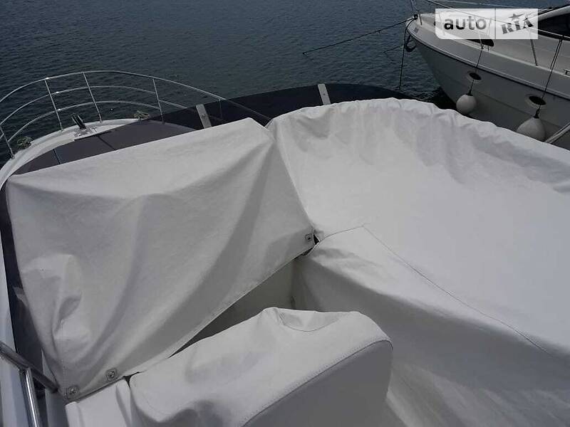 Моторная яхта Azimut Benetti 2013 в Киеве
